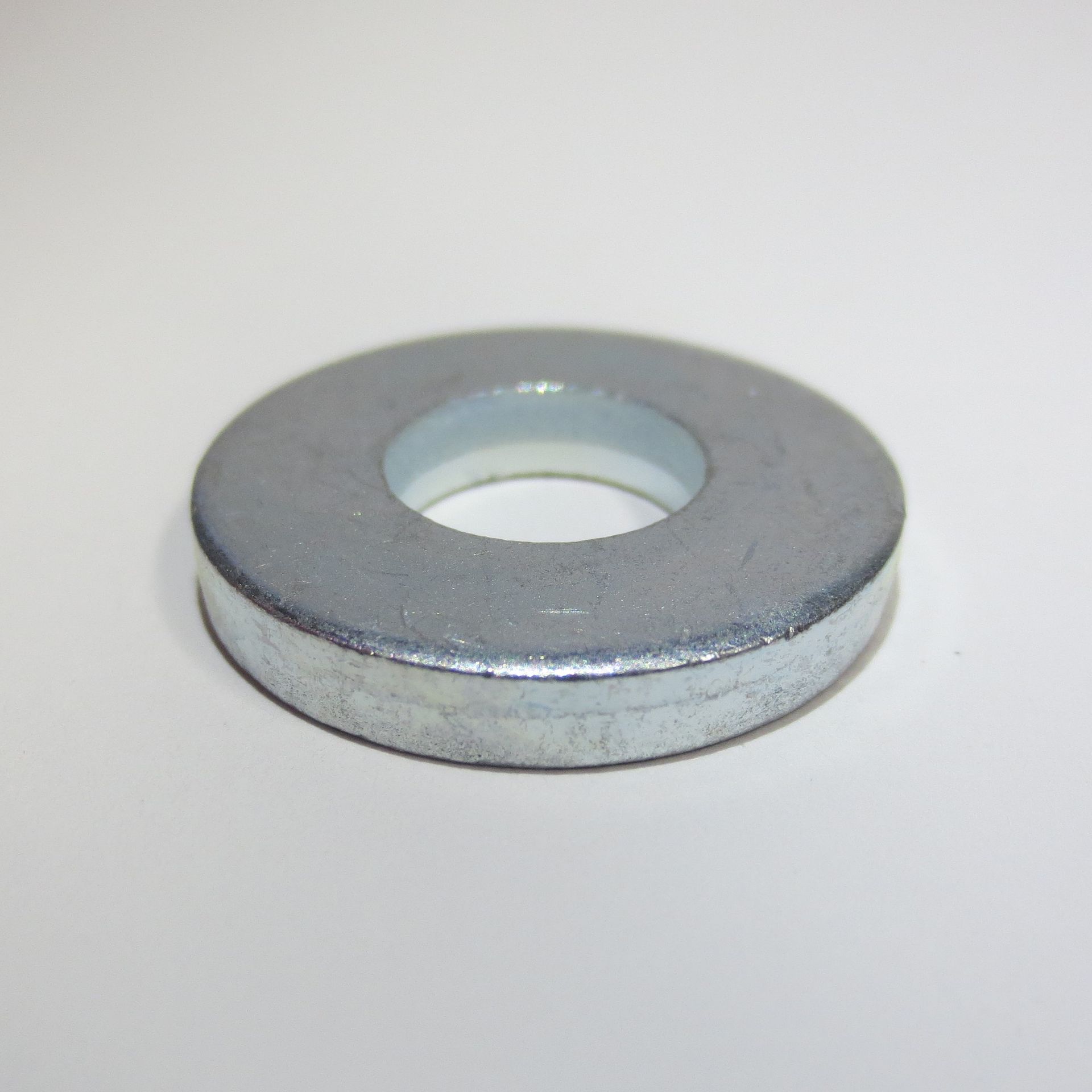 Scheiben für Schrauben mit schweren Spannstiften mit 100 HV, 200 HV, 
nach DIN 7349
Ø 3,2mm - 25mm, 
in Stahl verzinkt oder Edelstahl A2
