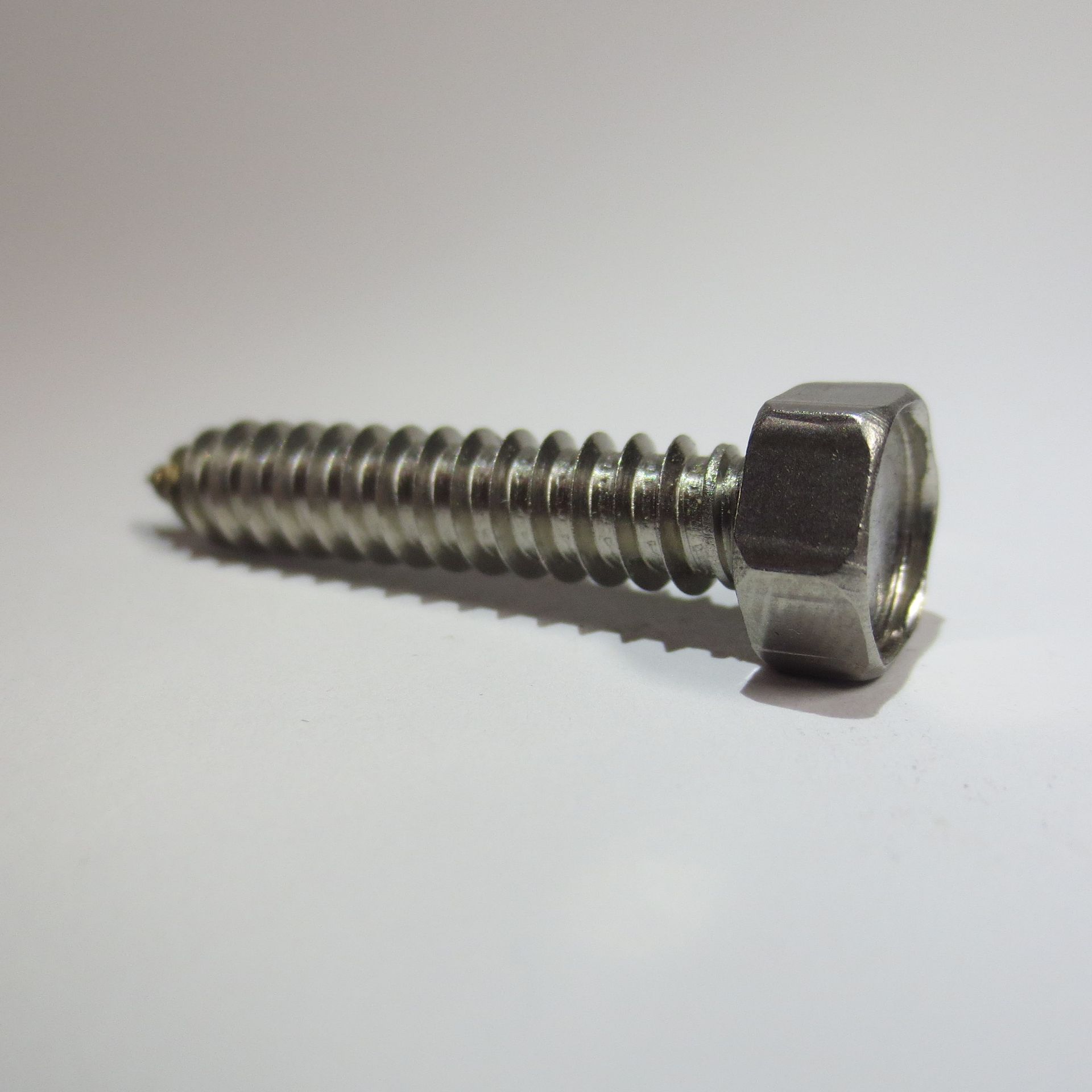 DIN 7976: Sechskantblechschraube
Ø 2,9 mm - 8 mm
in Stahl verzinkt und Edelstahl A2
(weitere Varianten auf Anfrage)