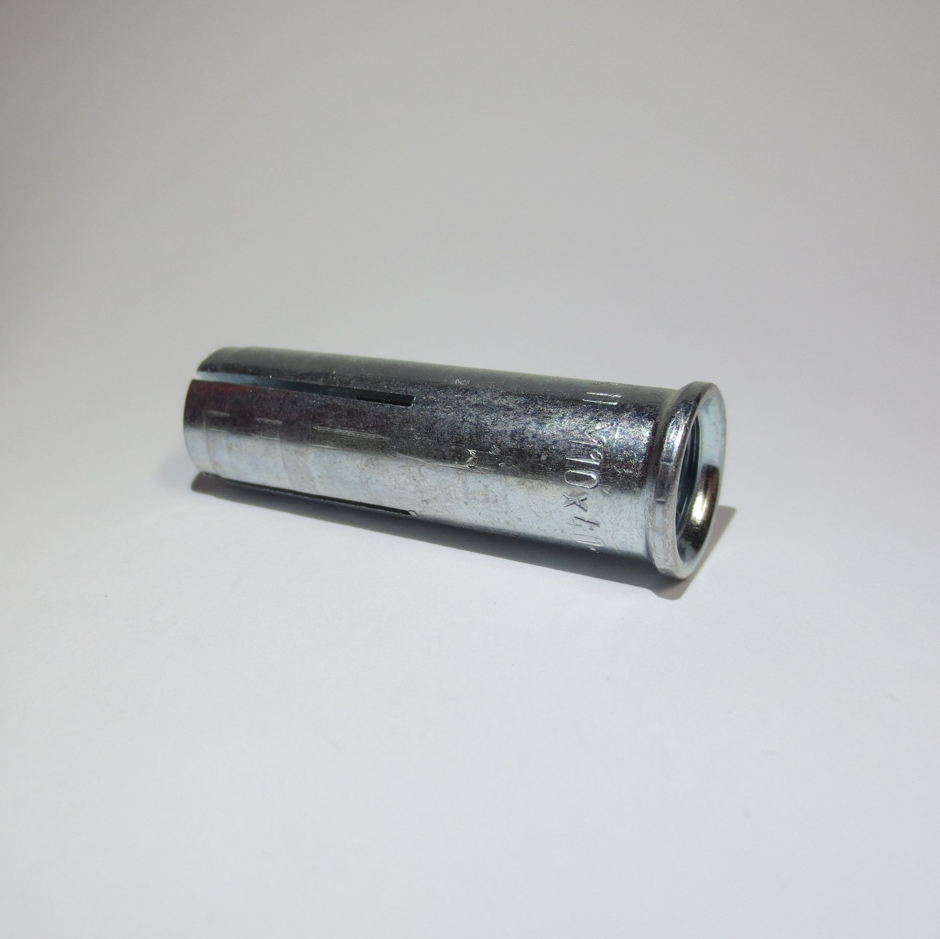 Einschlaganker mit Kragen Metalldübel für Beton