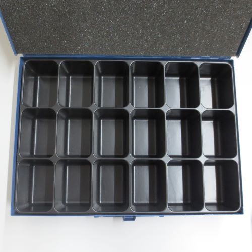 Einlage für Metallkoffer
18-fach