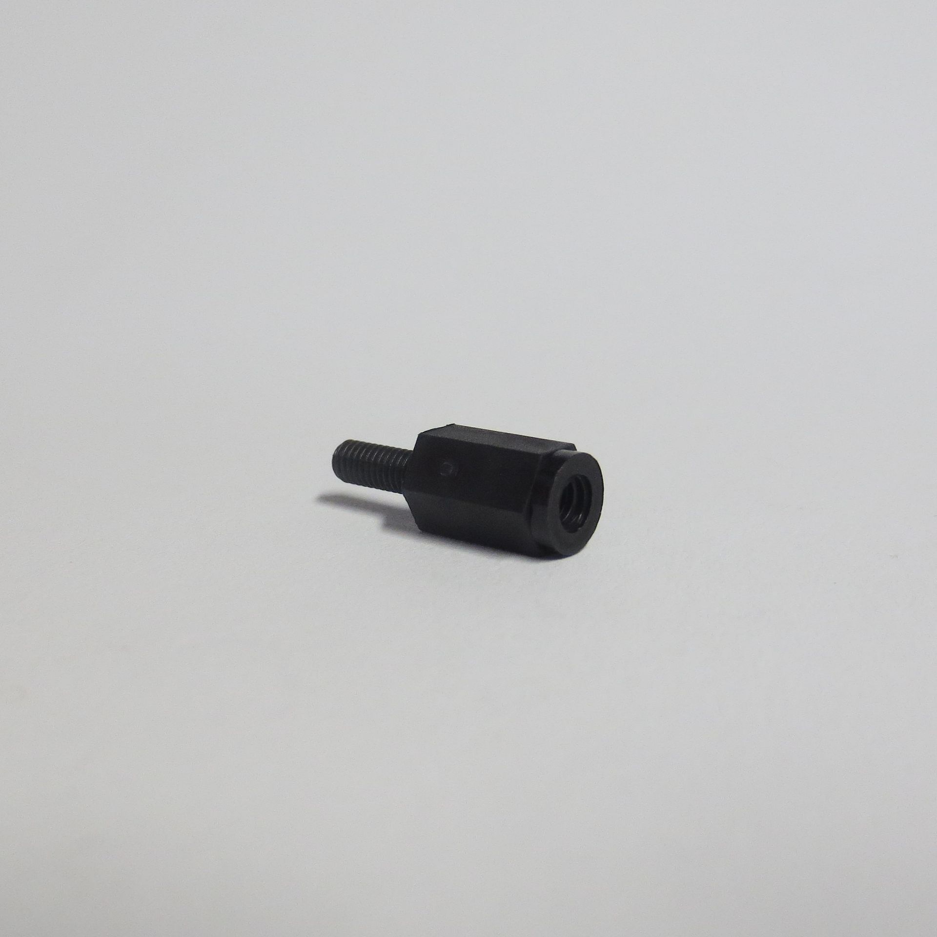 Abstandsbolzen Innen-Außen-Gewinde, PA 6.6 schwarz , SW6, Gewinde innen 7mm, außen 6mm