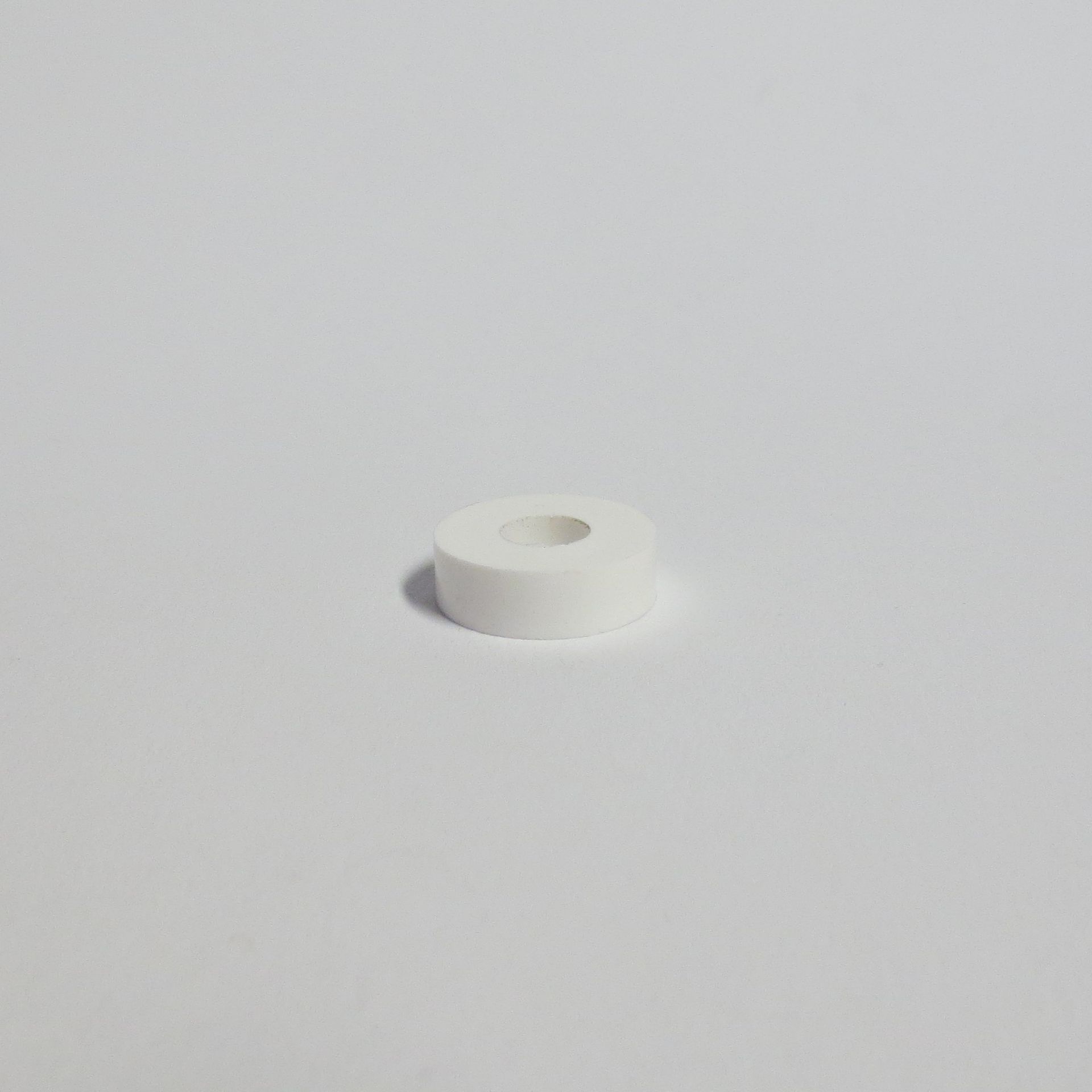Distanzscheibe weiß
6,4mm x 16mm x 5mm       
aus Polyamid