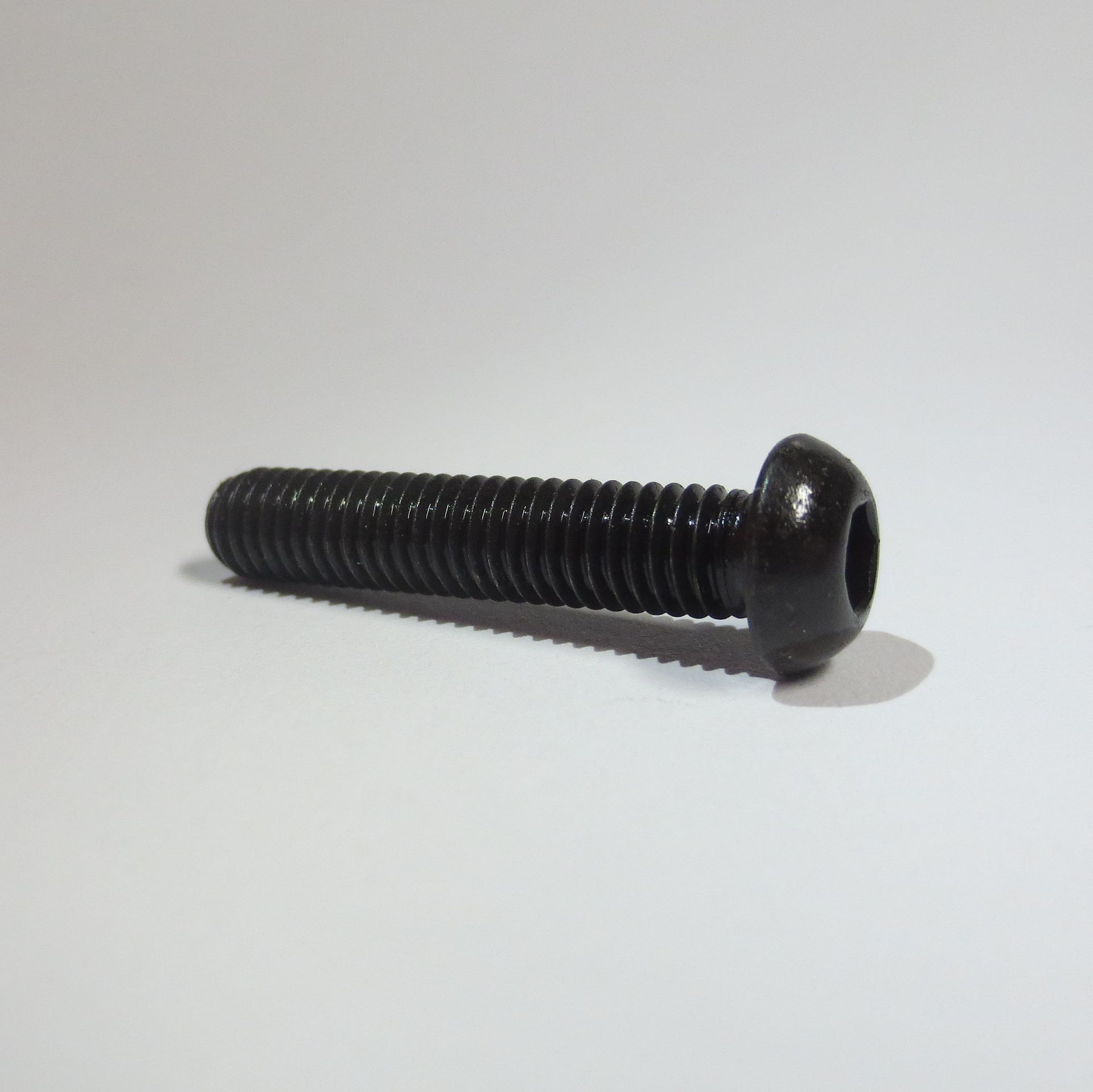 Schrauben mit abgeflachtem Halbrundkopf ohne Flansch und mit Innensechskant, ULS, ~ 7380-1