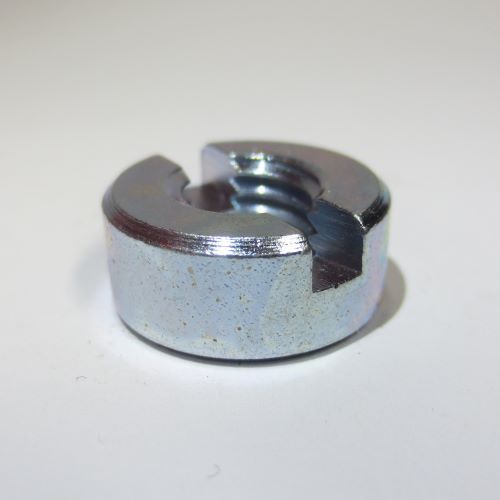 Schlitzmutter, DIN 546
M 1,6 - M 10, 
in Stahl blank und verzinkt, Messing blank, Edelstahl A2
(weitere Varianten auf Anfrage)