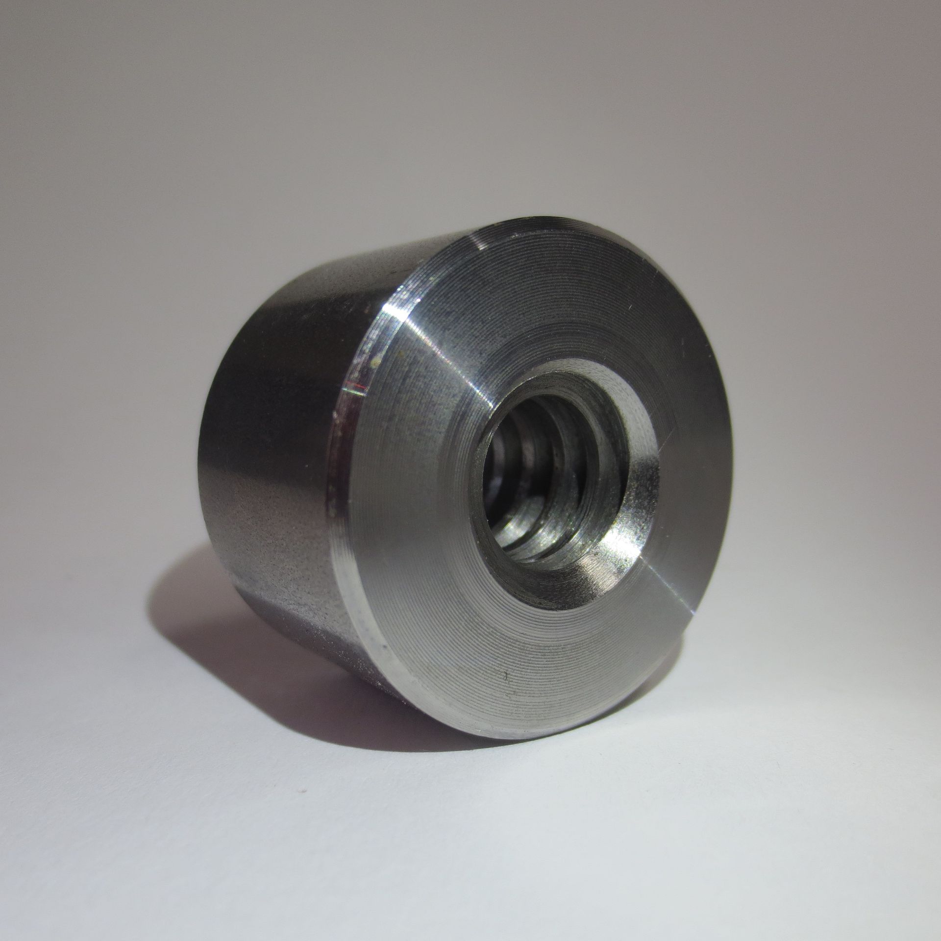 Trapezgewindemutter, rund und Sechskant vorrätig, Stahl blank, 
schnellere Verarbeitung als bei Sechskantmuttern, leicht laufend, Schraubstock, trapezoid, mechanical engineering