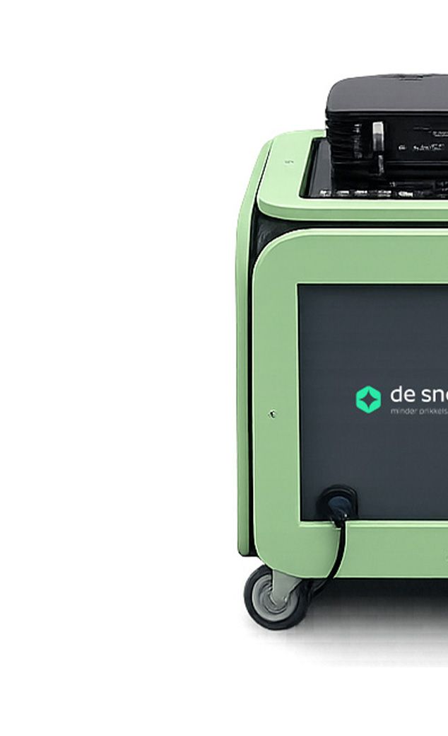 Een lichtgroene mobiele kar met een zwart scherm en projector erop, waarop het