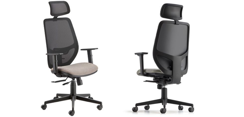 Due viste di una sedia da ufficio ergonomica blu con base e braccioli grigi, ripresa frontalmente e lateralmente.