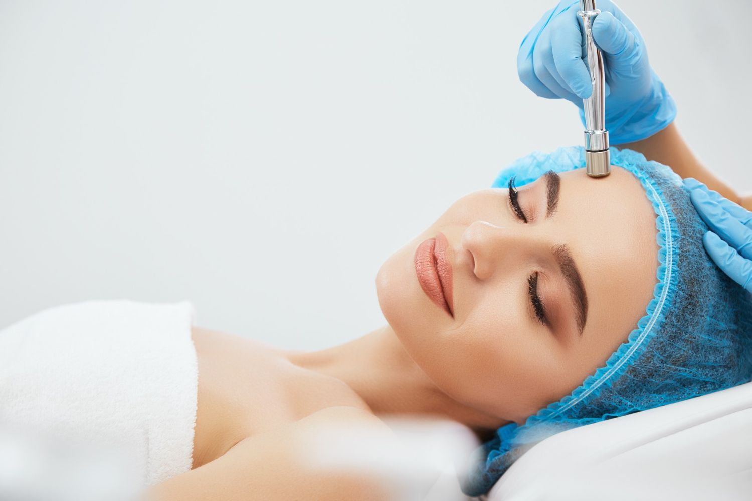 A woman is getting a facial treatment at a beauty salon.