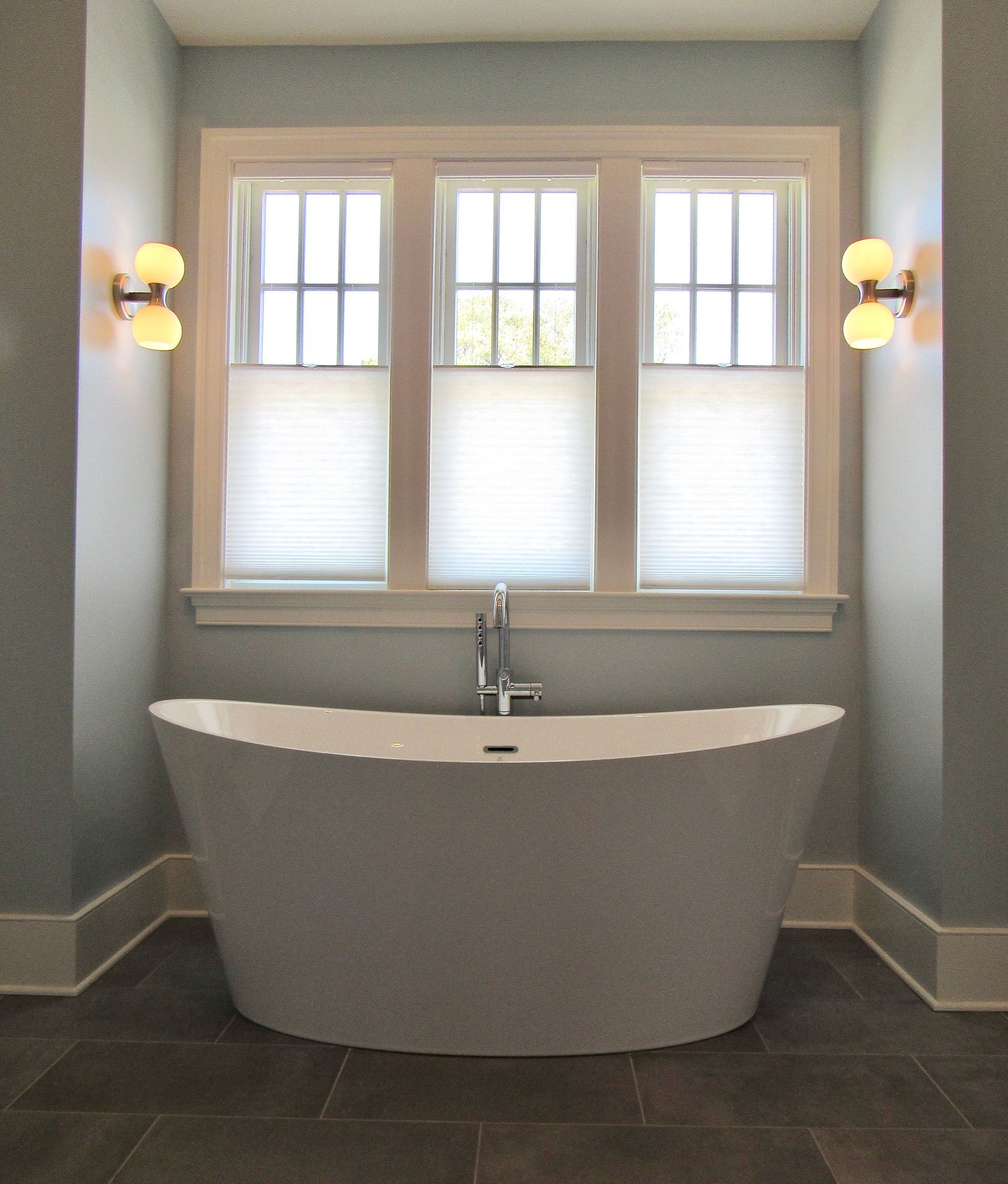 Bathtub in Delaware Luxury custom home built by Oak Construction