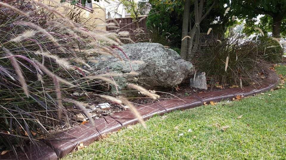 Lawn Kerbing with Stones | Sydney, NSW | Kerbing Projects Australia