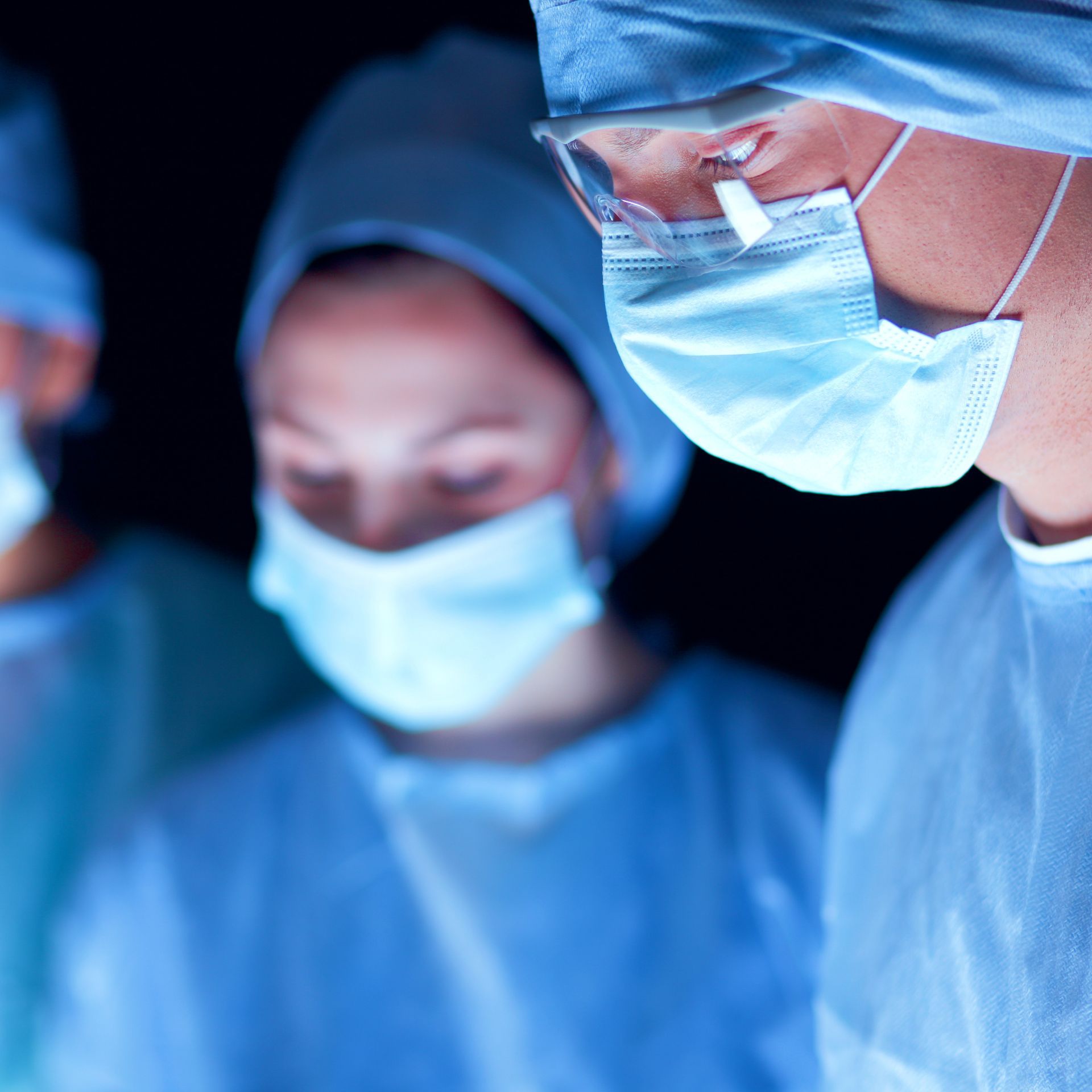 Como é feita a cirurgia de tireoide
