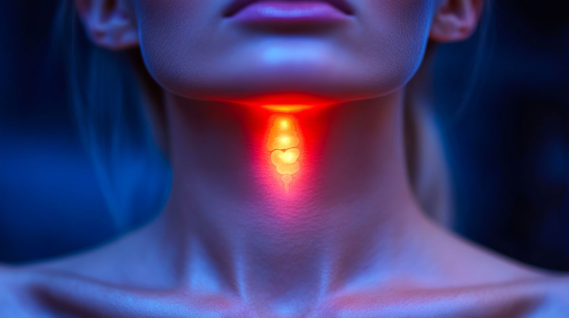 A dosagem do PTH durante a cirurgia confirma em tempo real se toda a glândula doente foi removida, evitando novas intervenções e garantindo a cura definitiva. Cirurgião de cabeça e pescoço realizando cirurgia de paratireoide com dosagem de PTH intraoperatório para confirmar a cura do hiperparatireoidismo.