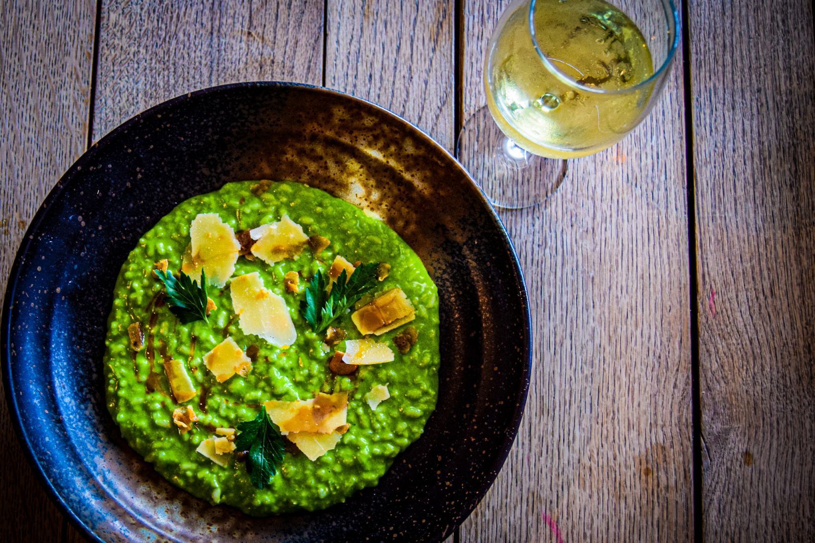 Wild garlic risotto with white wine.