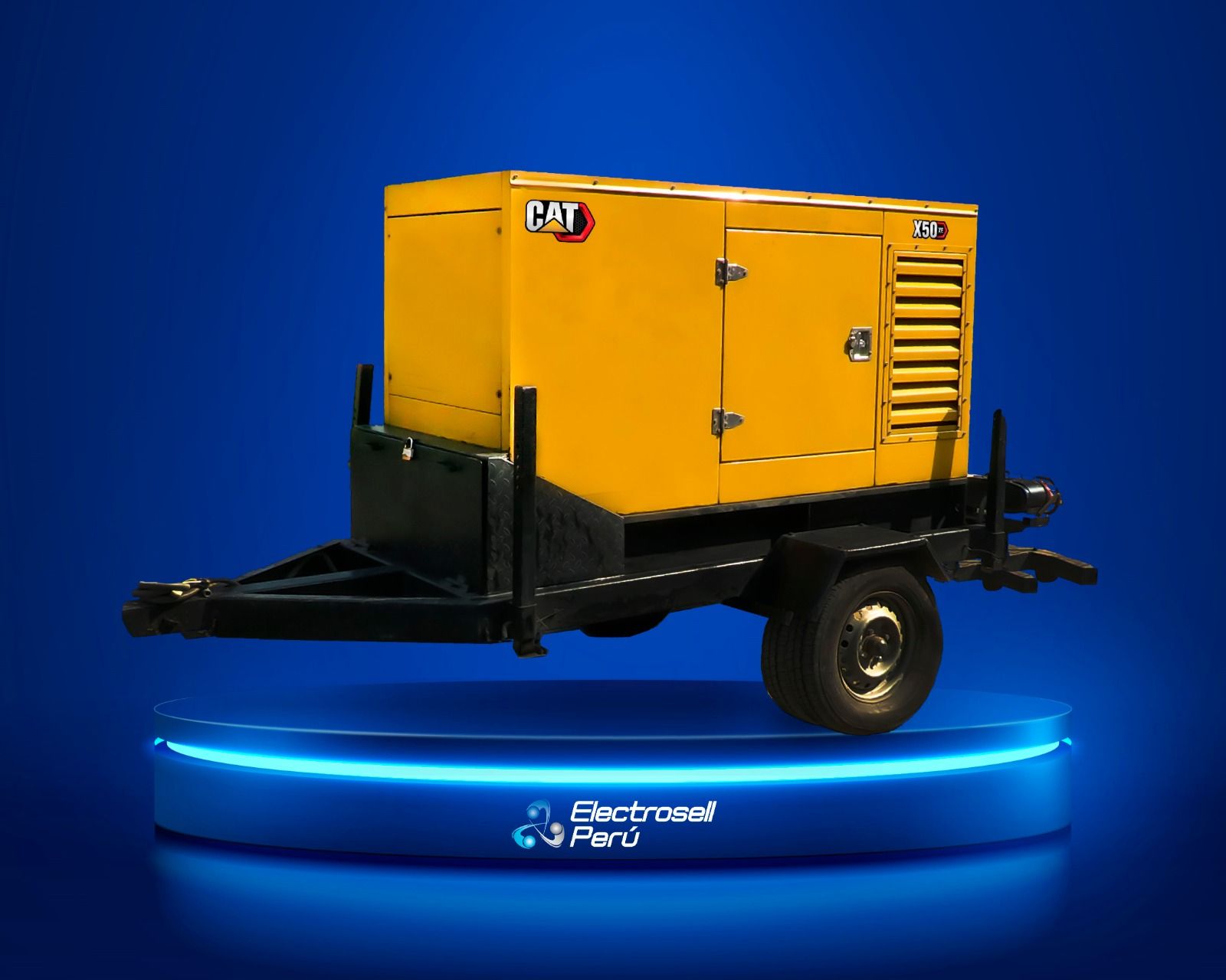 Remolque industrial amarillo con generador sobre una plataforma de exhibición iluminada en azul, con un fondo azul
