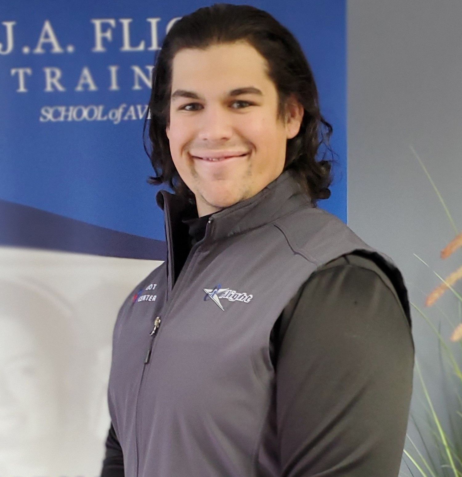 Headshot of Caden Sell, instructor and CFIA/CFII at JA Flight Training.