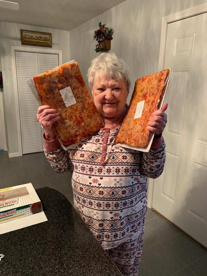Patient receiving pizza as a wish