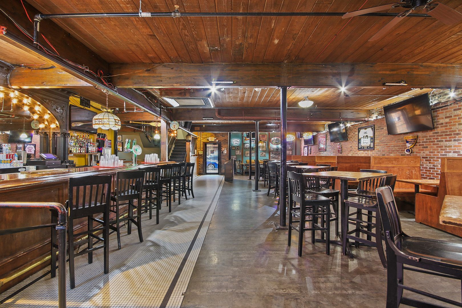A large room with tables and chairs in a restaurant.
