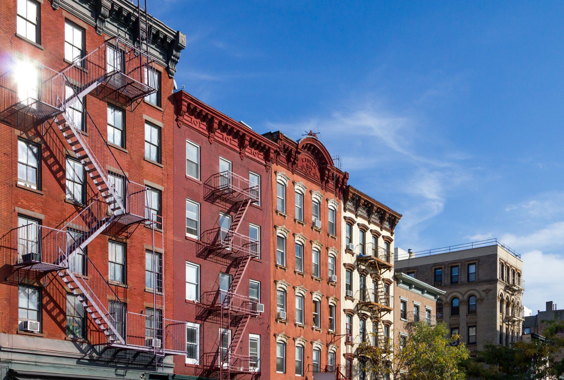 Courtside Apartments