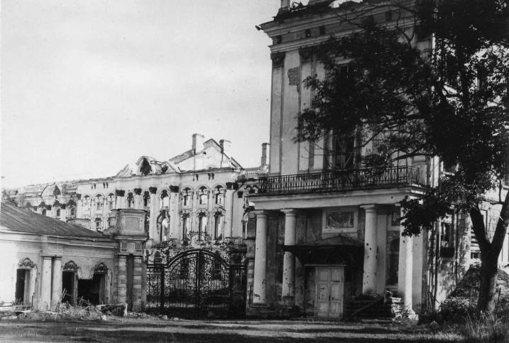 1944. Разрушения дворца со стороны Зубовского корпуса