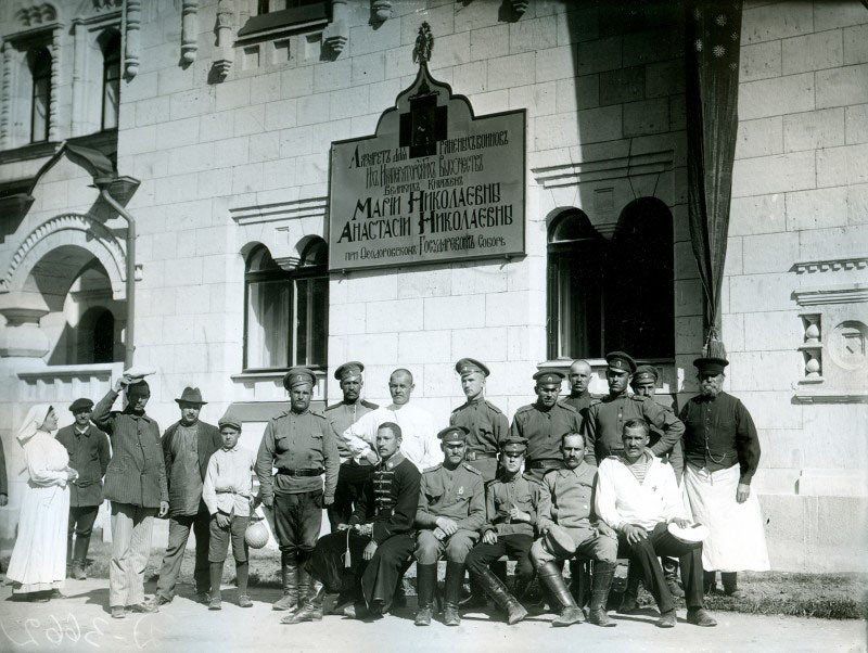 Sergei Yesenin in the Fedorovsky town (sitting third from the right). Photo. 1916