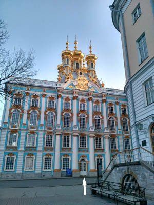 Вход в Дворцовую церковь