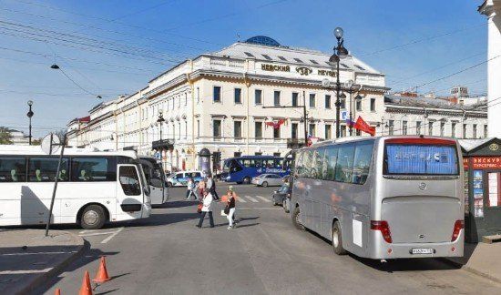 Excursion buses to Pushkin (Tsarskoe Selo) from Gostiny Dvor