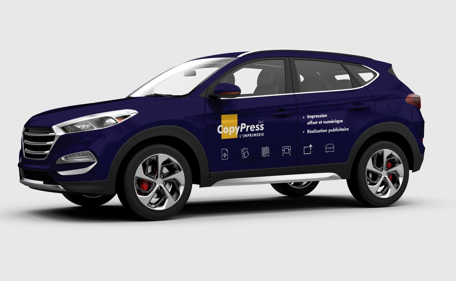 Une voiture bleue avec le mot cargo preis sur le côté