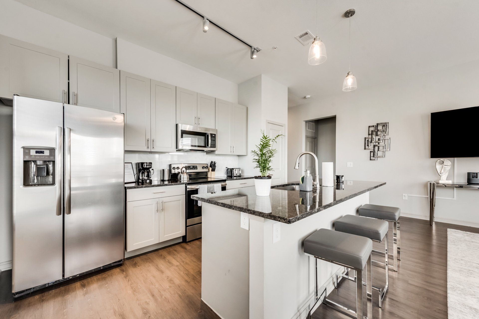 Fully equipped kitchen in a 3-bedroom furnished apartment in Las Colinas