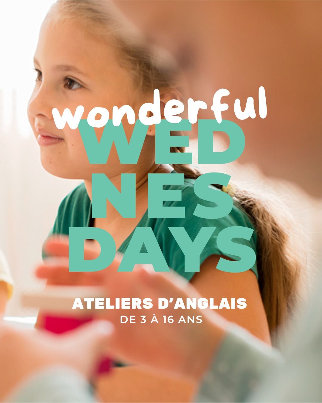 Affiche promotionnelle pour « Wonderful Wednesdays », avec un enfant et le texte « Ateliers d'anglais de 3 à 16 ans ».