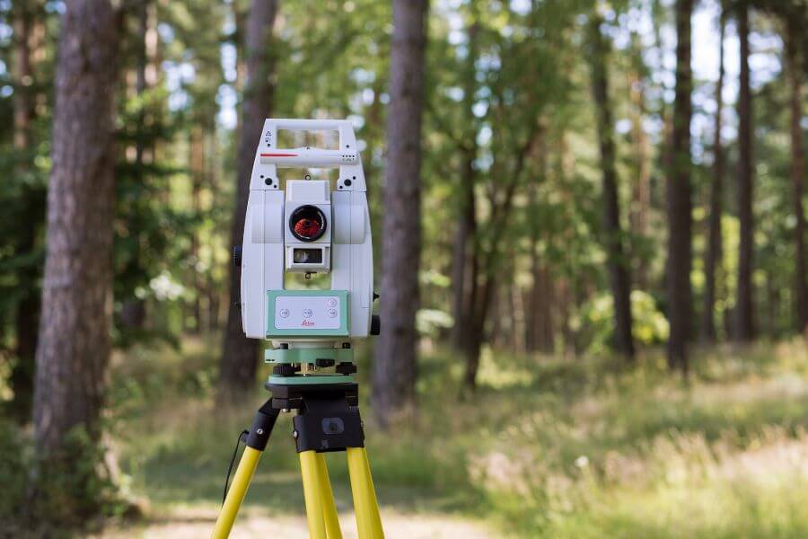 Surveying of boundaries and boundary restoration works for Latvian State Forests | Latvijasmernieks.lv
