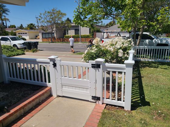 Vinyl fence — White Vinyl Fence in a Yard in Riverside, CA Vinyl fence — White Vinyl Fence in a Yard in Riverside, CA