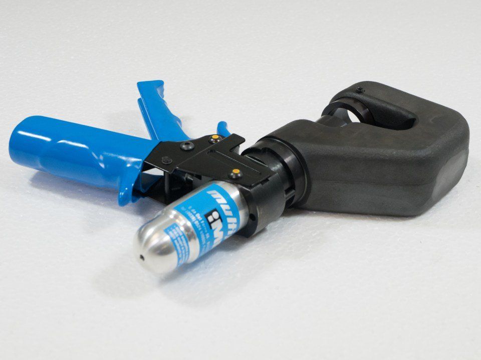 Punching cylinder for cable trunking
