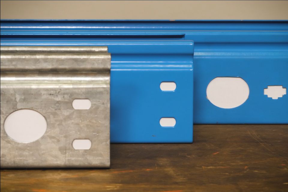 Metal elements that have been punched