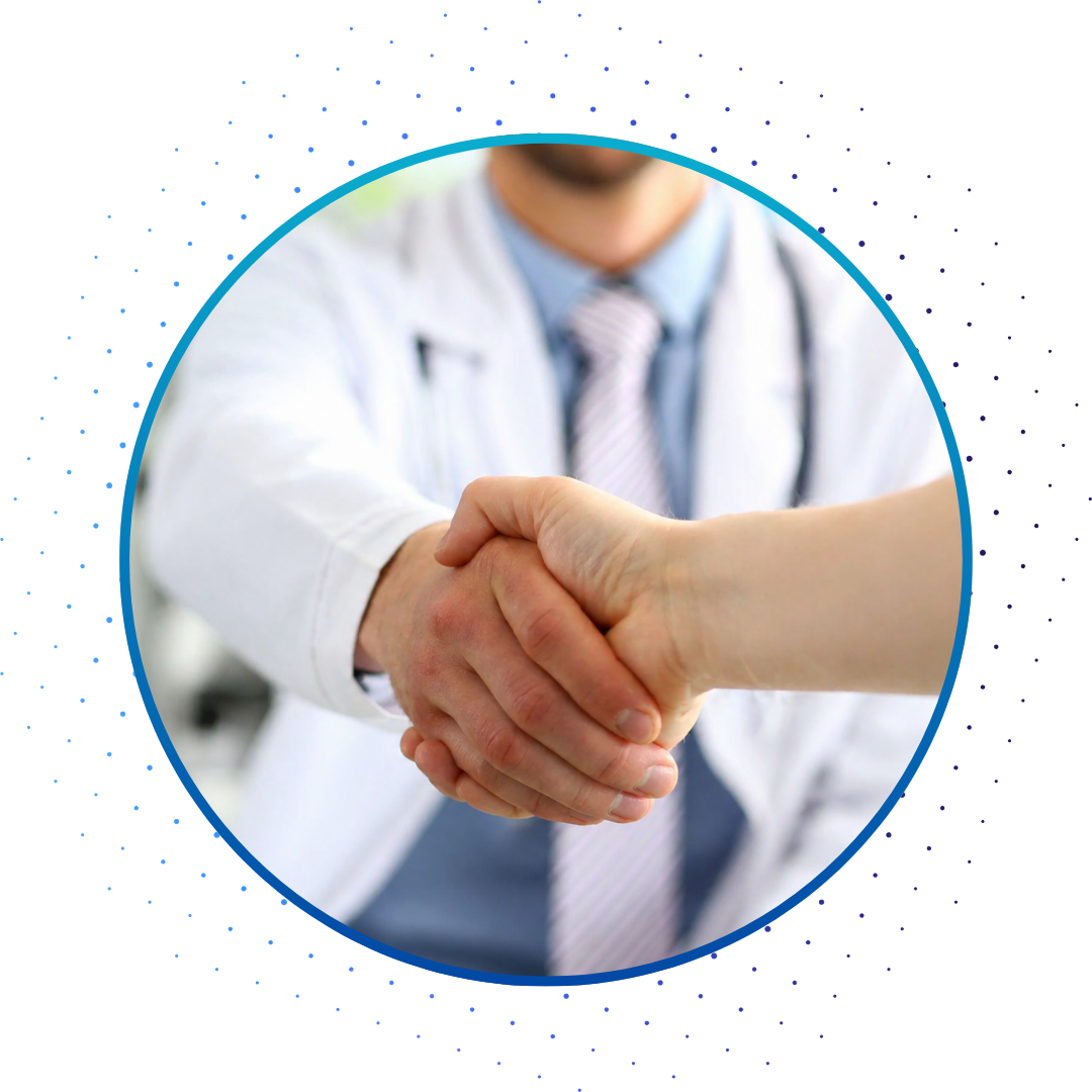 Un médecin serre la main d'un patient dans un cadre médical