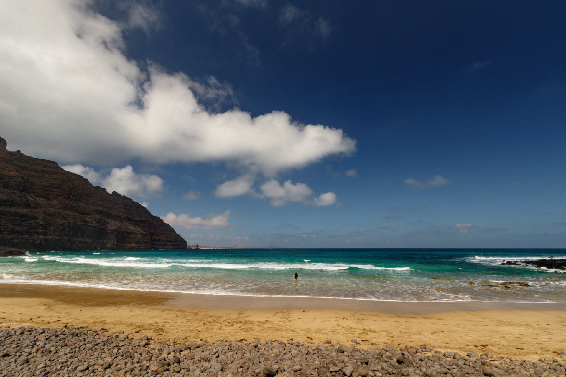 Lanzarote-beach-stunning-surf