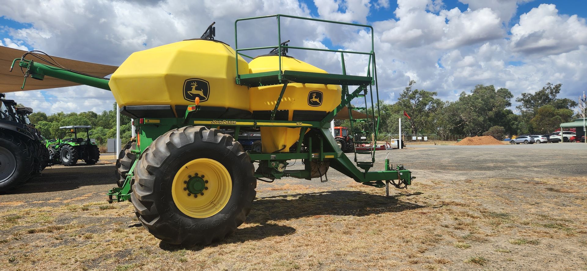 John Deere 1910 Air Cart