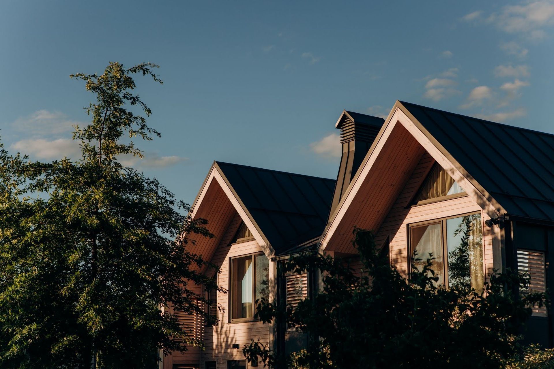 house with lush green foliage, representing the value of Home Inspection in New Waverly