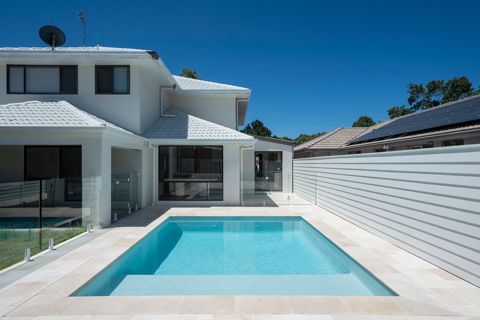 Modern Kitchen With White Island, Woven Stools, Wood-textured Walls — Reynolds Built In Moffat Beach, QLD
