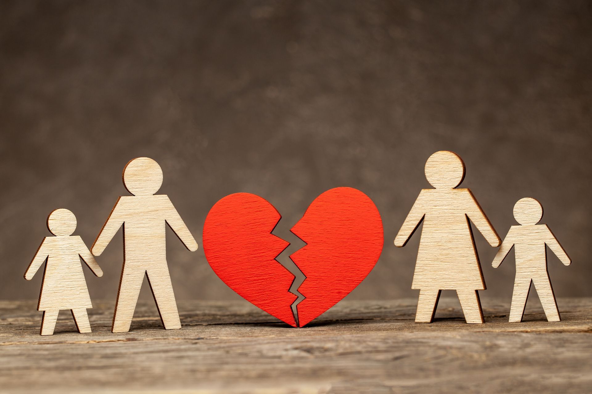 Broken family symbol representing child custody and divorce.