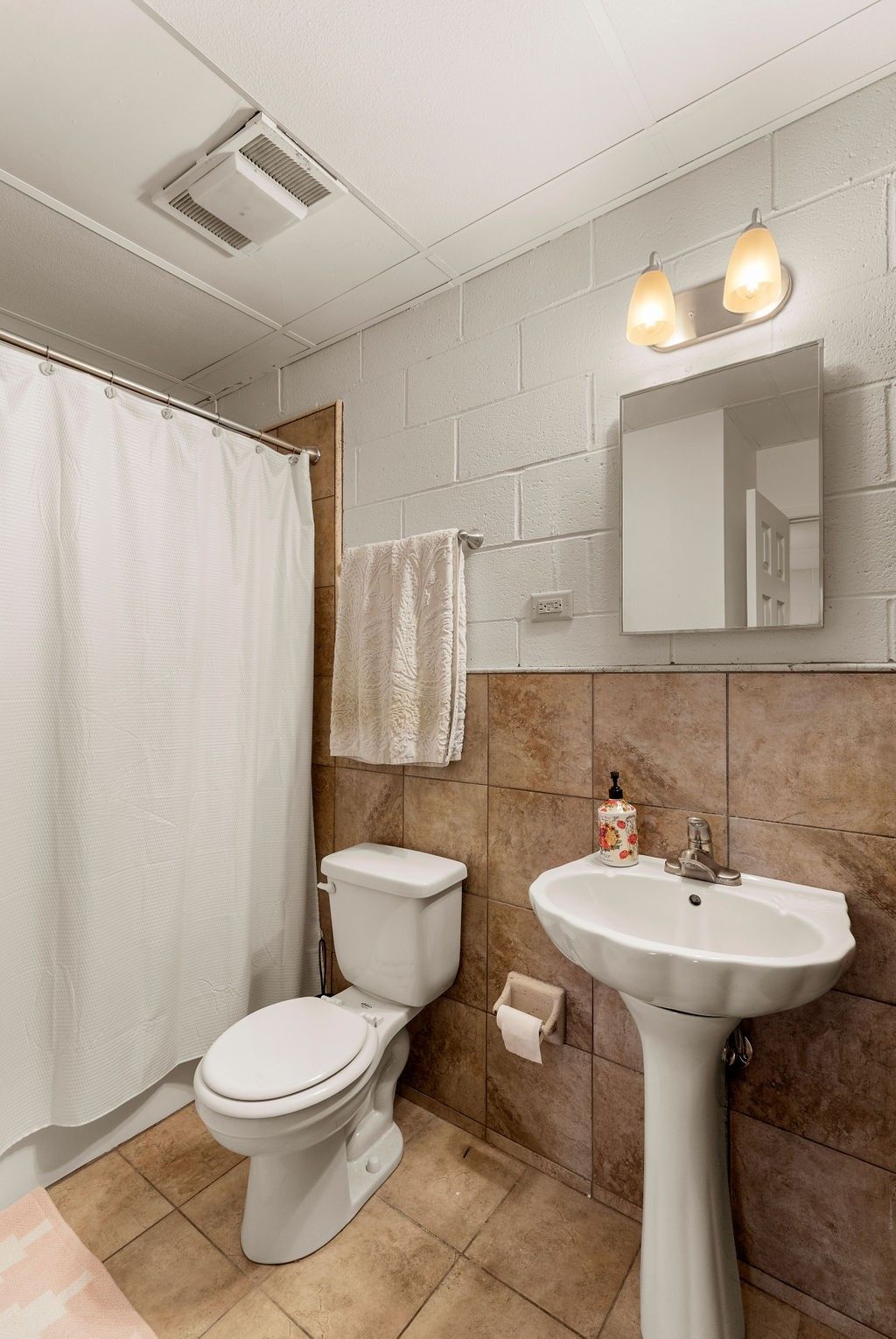 terra nova deluxe bathroom