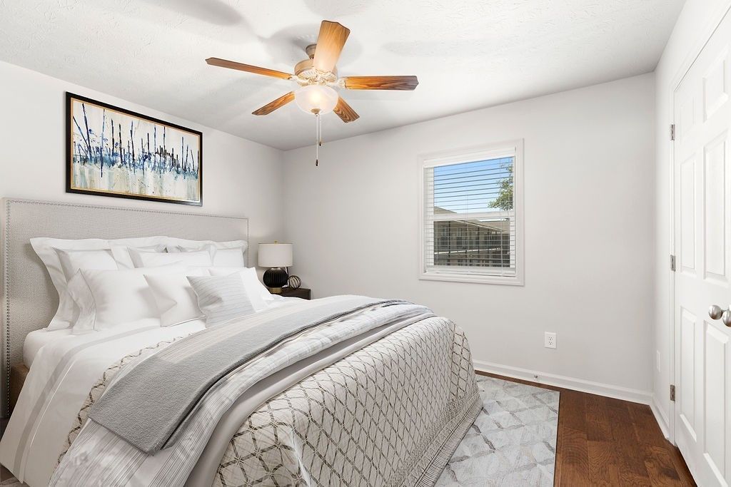 Foxburough 2 bdrm master staged