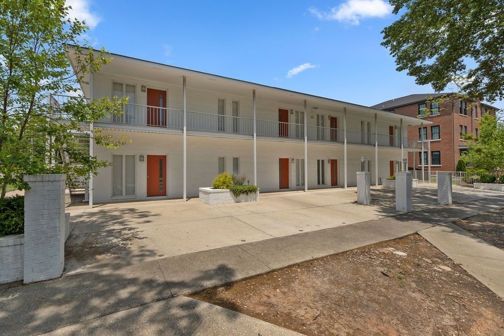 little henry exterior