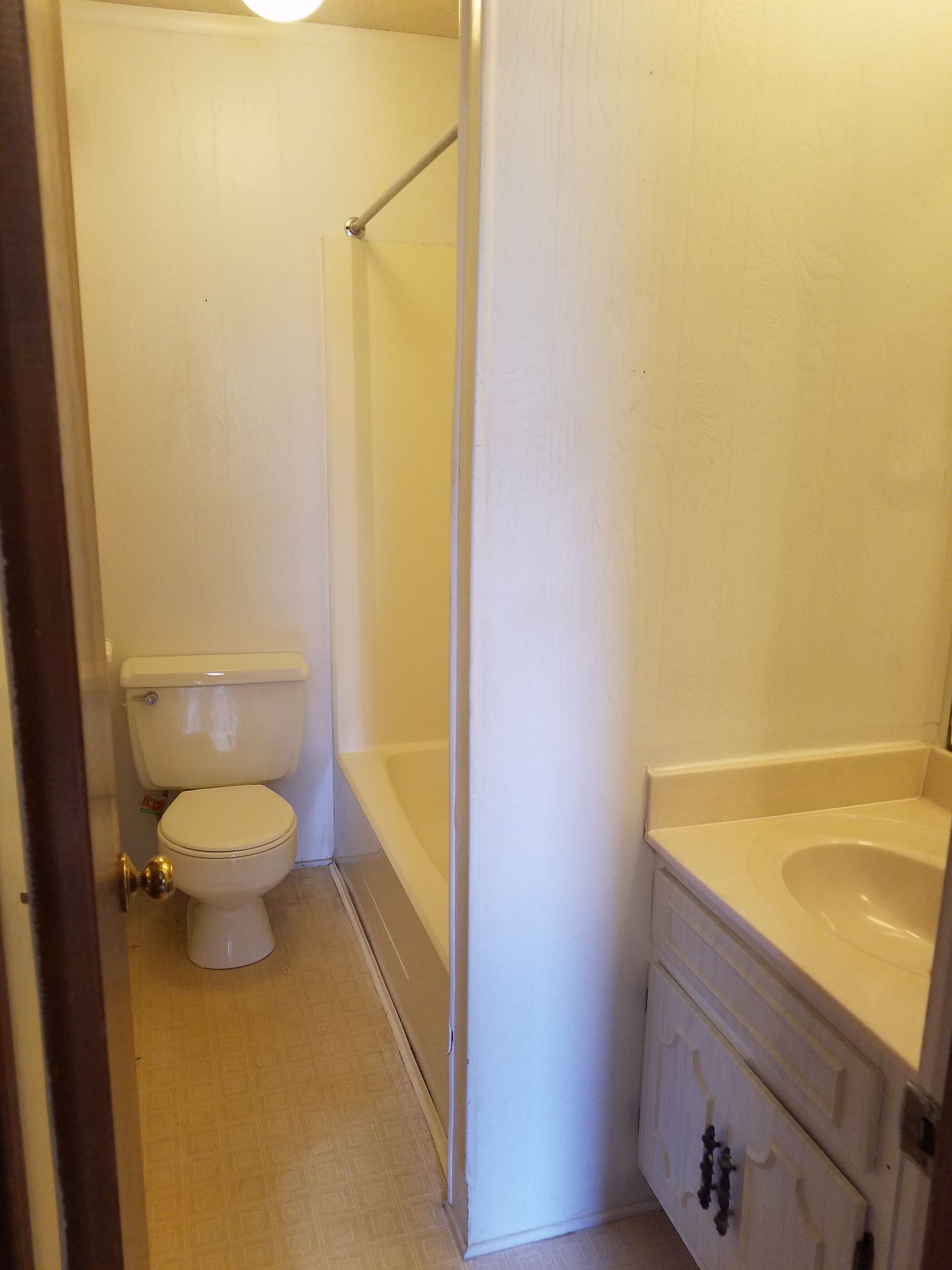 walker i standard unfurnished bathroom