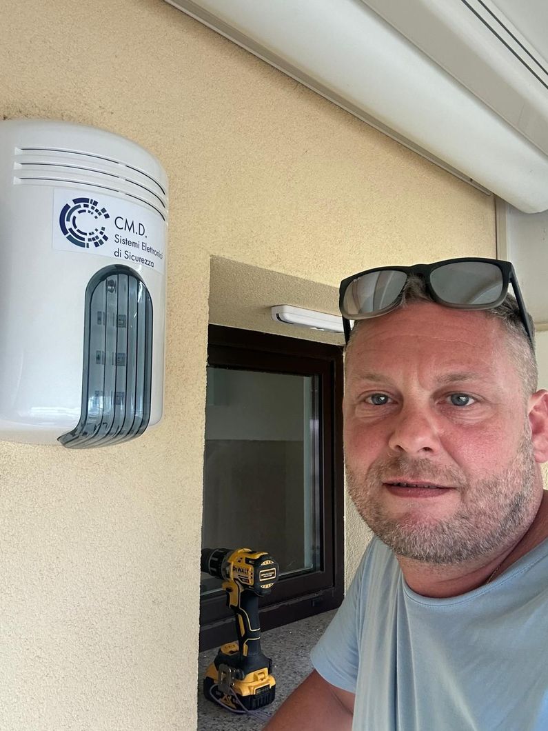 Tecnico HVAC in consulenza con cliente