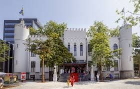 Niet in alle gemeente kan een zelfstandig trouwambtenaar paren officieel huwen. Ik zoek elk jaar..