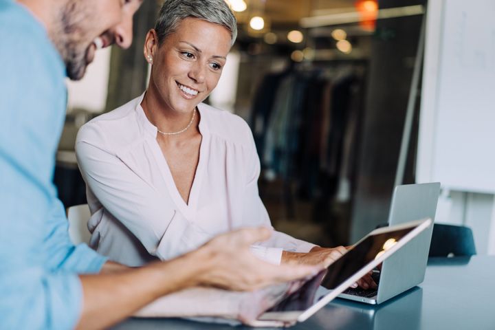 Financial Adviser Talking to her Client - Clovis, CA - Blankenship & Company