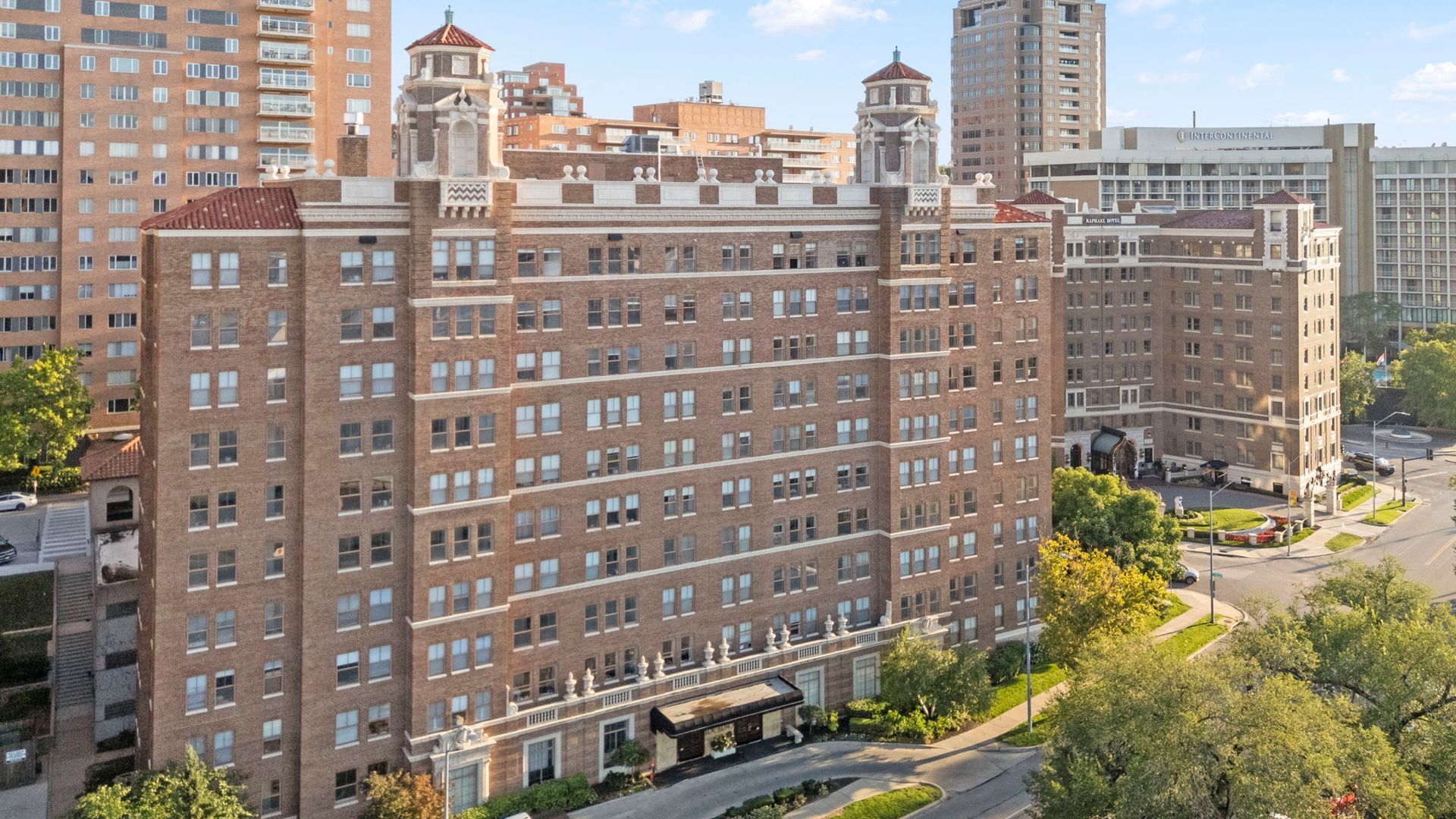 Street-level exterior of The Majestic on the Plaza apartments in Kansas City
