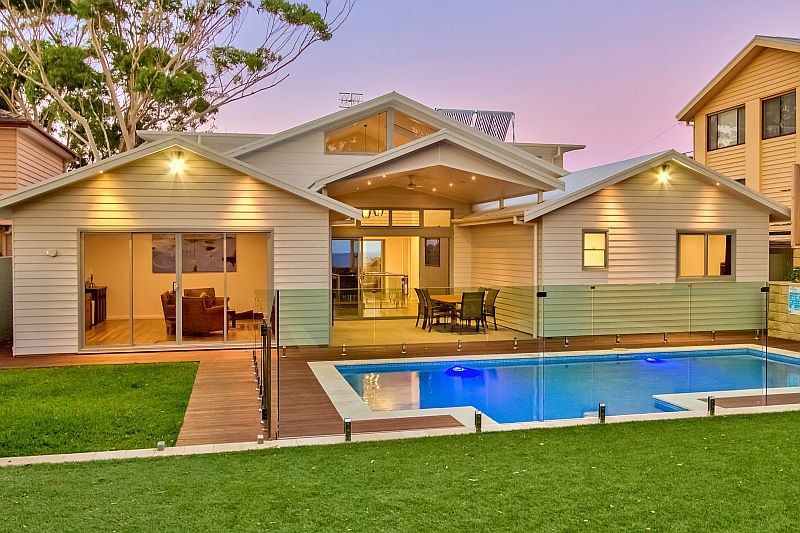 House With Pool, Wood Deck, and Lawn — S D Maintenance In Point Clare, NSW