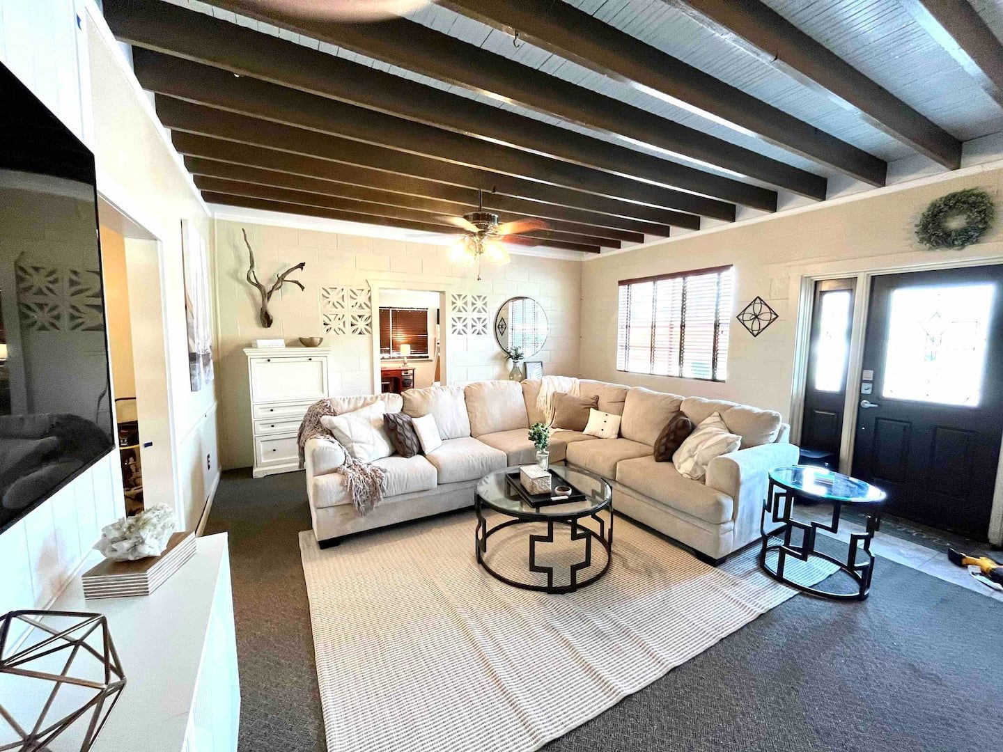 A living room filled with furniture and a ceiling fan.