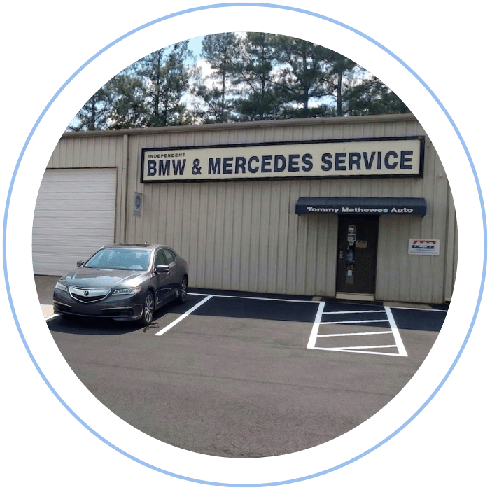 Acura sedan parked outside Tommy Mathewes Auto Repair
